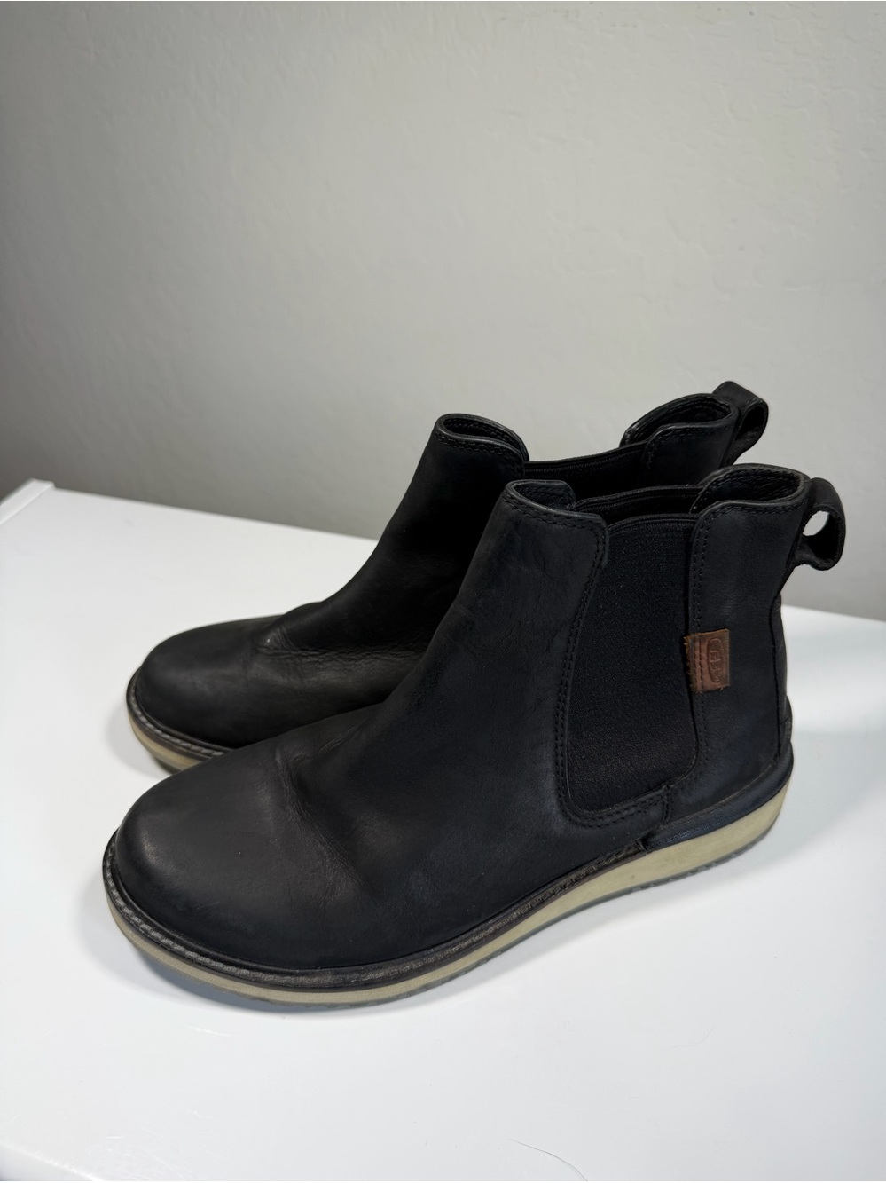 KEEN Women's BAILEY Chelsea Leather Ankle Boots 10